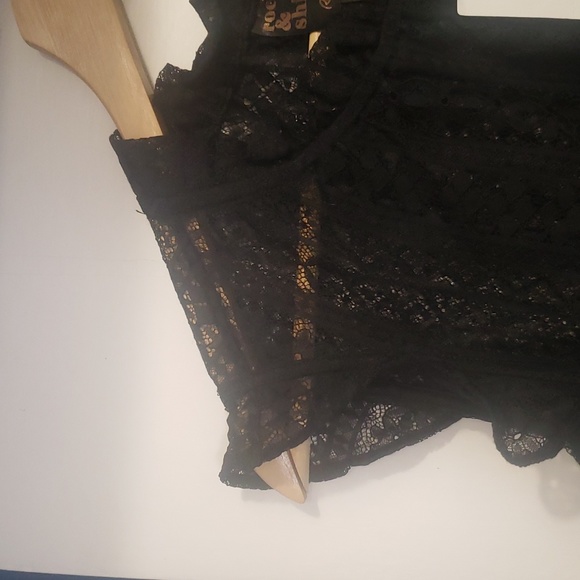 2X Reitmans Sheer Lace Top - Picture 4 of 5